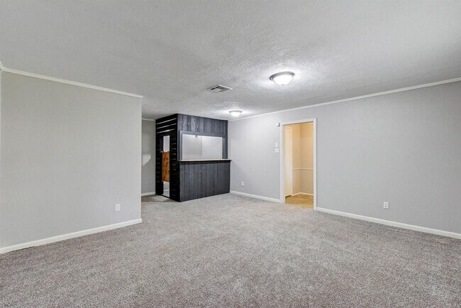 Building Photo - 803 Rosewood Dr
