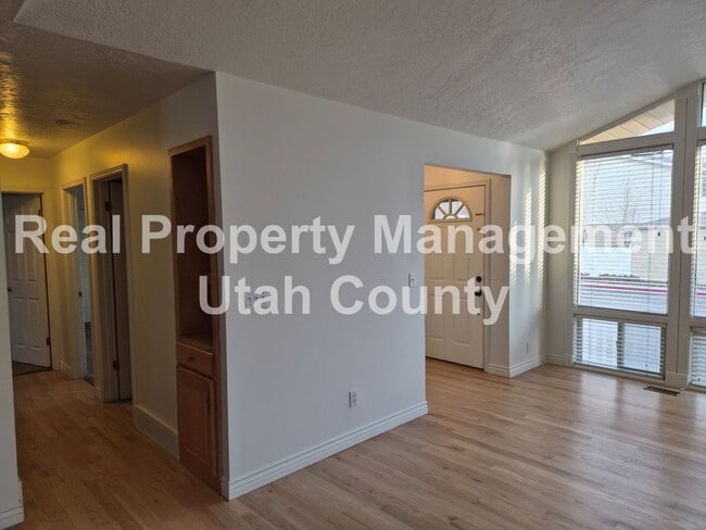 Building Photo - Beautiful Orem Home New Paint and Flooring