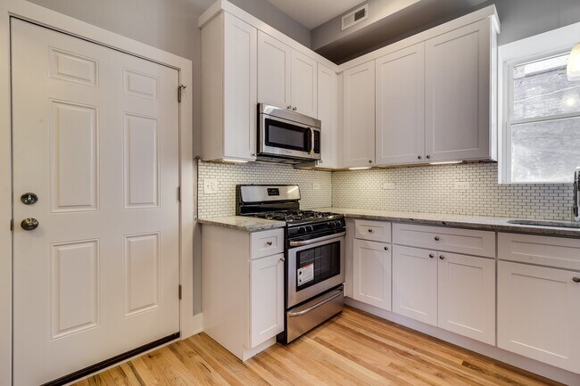 Kitchen - 2135 S Fairfield Ave