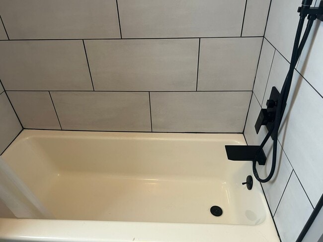 Building Photo - 2 Bedroom Fully Furnished Home in East Tawas