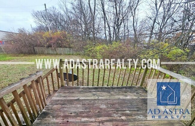 Building Photo - Beautiful Updated Duplex in Grandview-Available in MAY!!