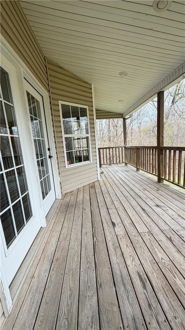 Building Photo - 77 Ingleborough Dr