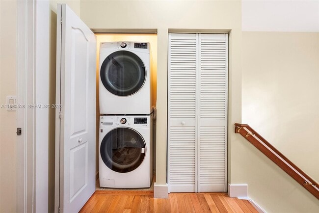 Building Photo - 2767 Coconut Ave