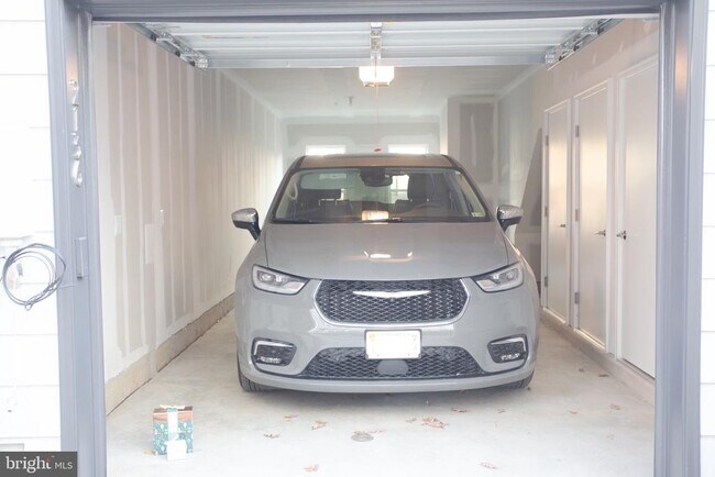 Building Photo - 2136 Tysons Ridgeline Rd