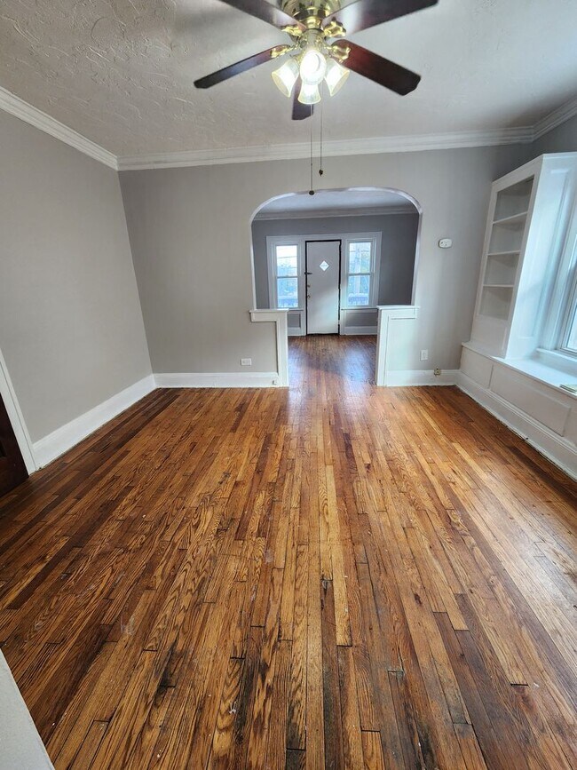 Building Photo - 120th,E.3610