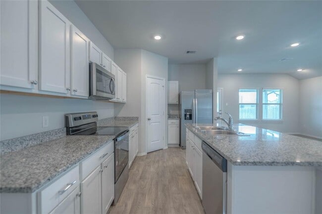 Building Photo - 204 Rockbridge Dr