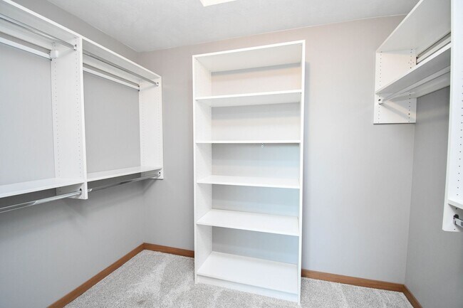 Building Photo - Spacious & Stylish 4-Bedroom Twinhome with...