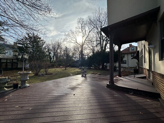 Building Photo - 671 Prospect St