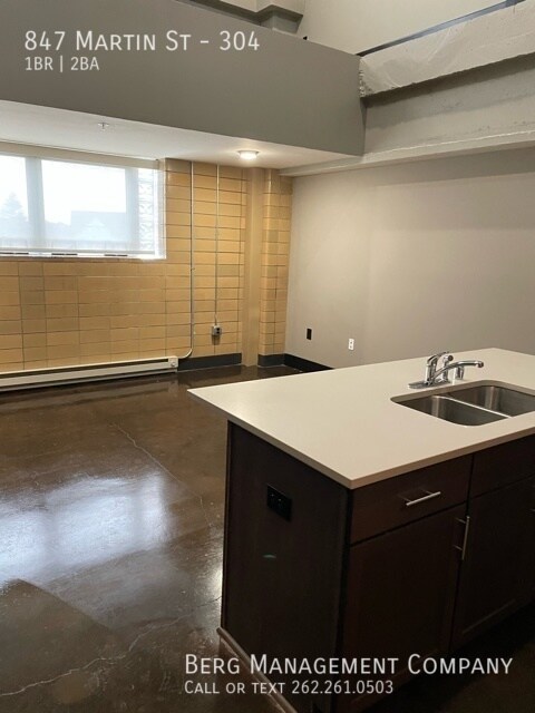 Building Photo - 847 Martin St