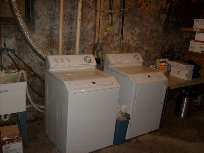 Building Photo - 1447 Williamson St