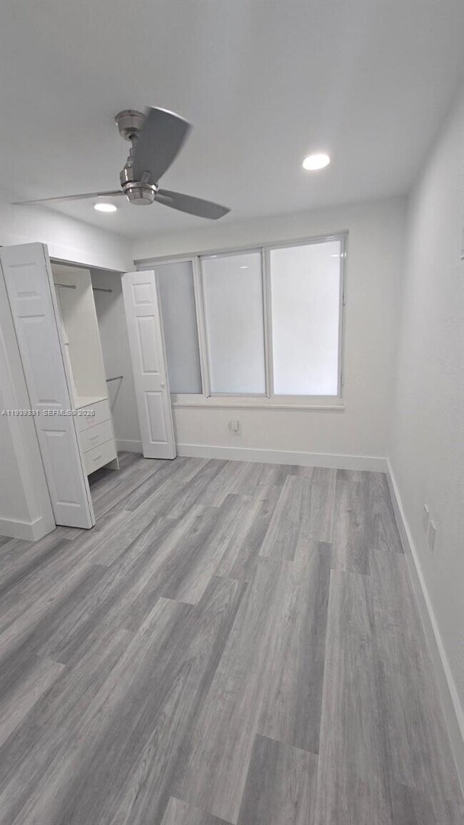 Building Photo - 265 W 53rd Terrace