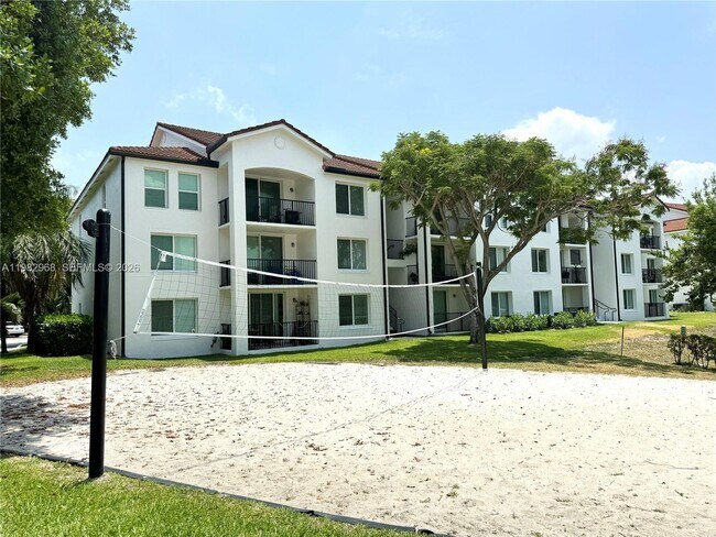 Building Photo - 1020 Villa Cir