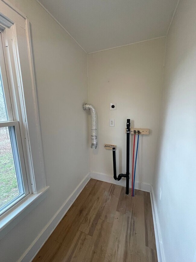 Building Photo - Serene Richmond Cottage Retreat | 2BR, Hardwood Floors, Pet-Friendly- $2500