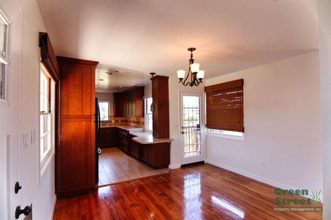 Building Photo - 2974 Maple Ct