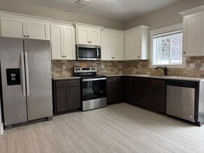 Building Photo - 694 S Saturn Ave