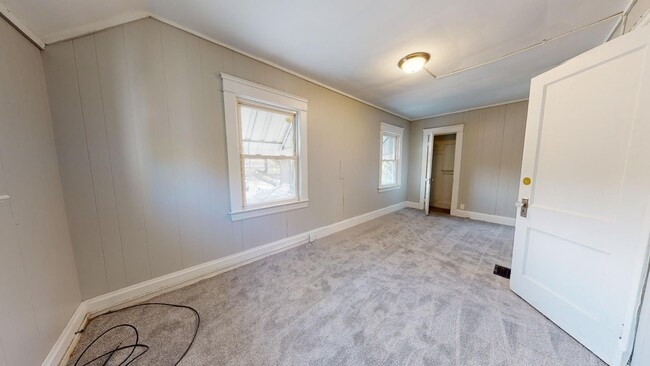 Building Photo - Old Brooklyn - 3 Bedroom Single Family Home
