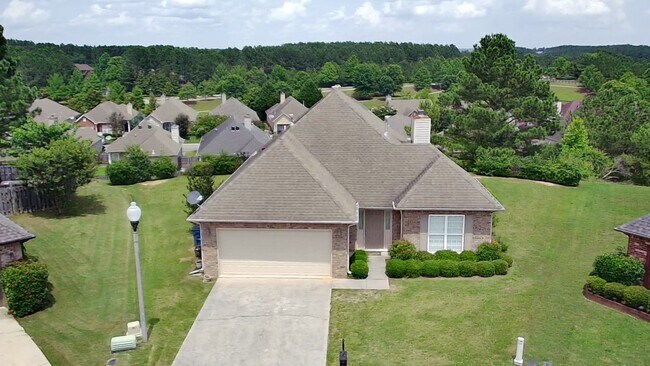 Building Photo - ***Special*** 50% Off the First Month Rent...