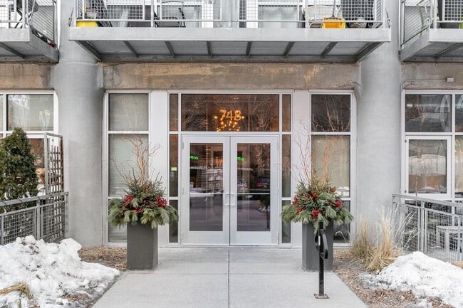 Building Photo - 748 N 3rd St