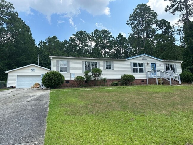 Primary Photo - 4 bedroom 2 bathroom spacious home!