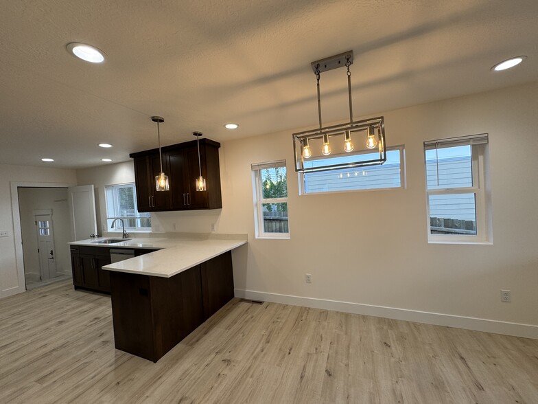 Building Photo - 515 Koneta Ct