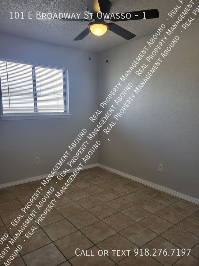 Building Photo - 101 E Broadway St