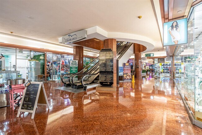 Building Photo - 1717 N Bayshore Dr