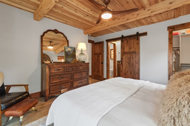 Building Photo - 18 Spur Dr