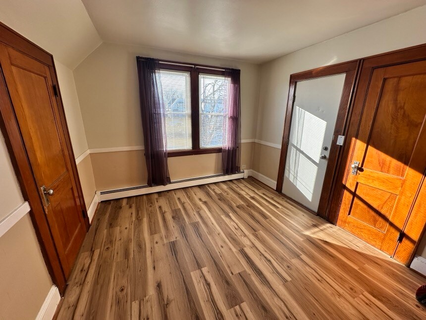 Building Photo - 259 Clover St