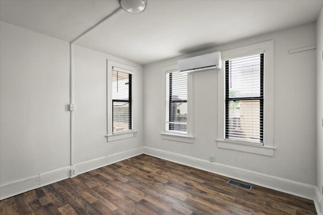 Building Photo - Beautiful Newly Renovated Studio in Ingleside Park!