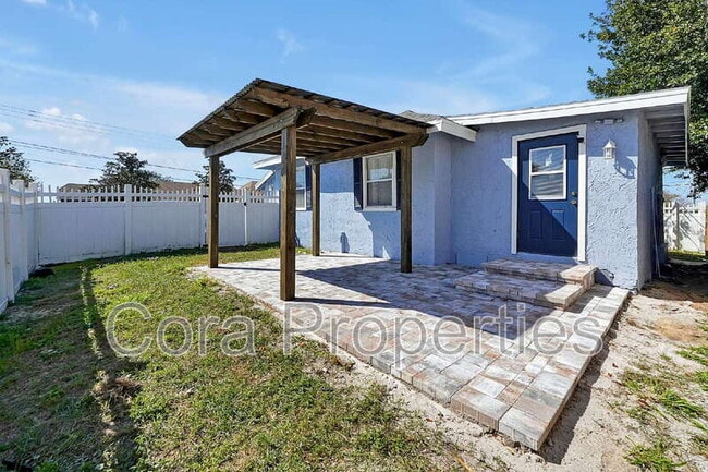 Building Photo - 608 Claude Holmes Senior Ave