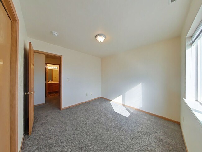 Building Photo - 3 Bedroom with DETACHED GARAGE! Great Central Location with Easy Access to MSU!