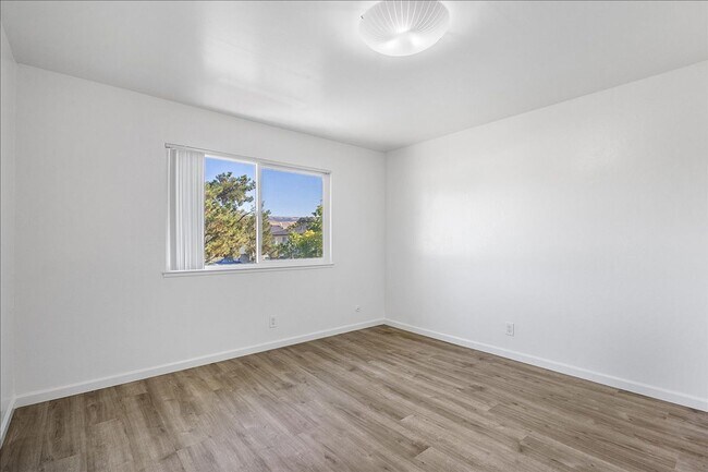 Building Photo - 34842 Starling Dr