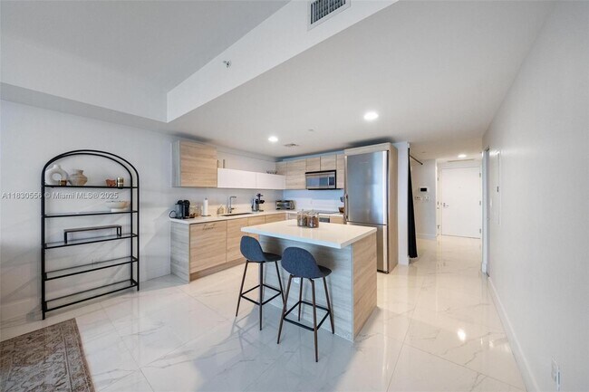 Building Photo - 16385 Biscayne Blvd