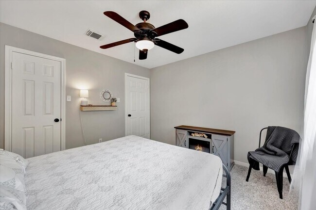 Building Photo - 15402 Willow Shores Dr
