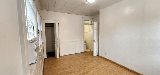 Building Photo - Large Sunny 4 Bedroom 3 Bath Country Style Home in Vallejo!