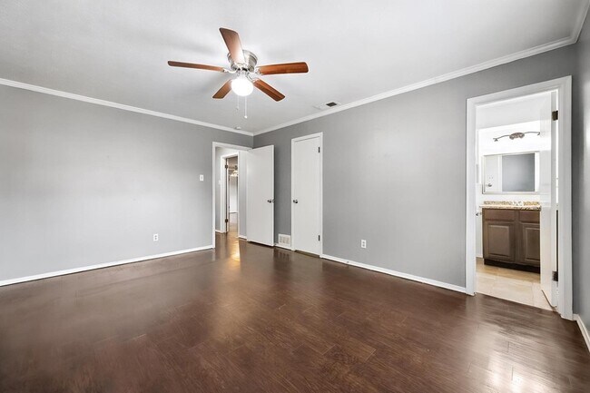 Building Photo - 8351 Lullwater Dr