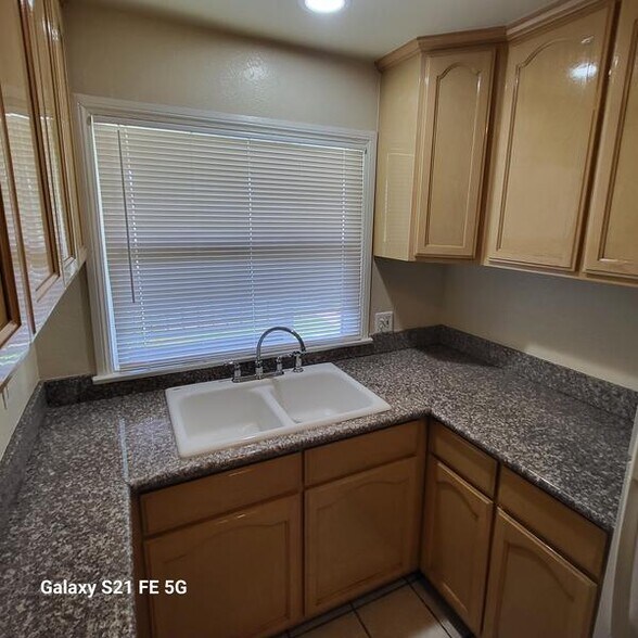 Building Photo - 2104 Cabrillo Ave