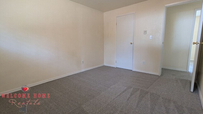 Building Photo - 910 Gregory Way SE