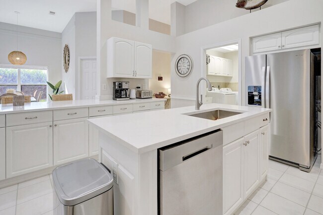 Building Photo - 6726 Sloane Pl