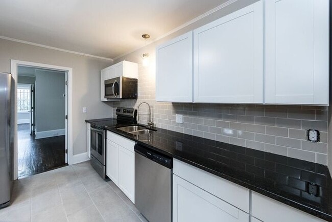 Building Photo - 1BD/1BA Duplex Home with Additional Flex R...
