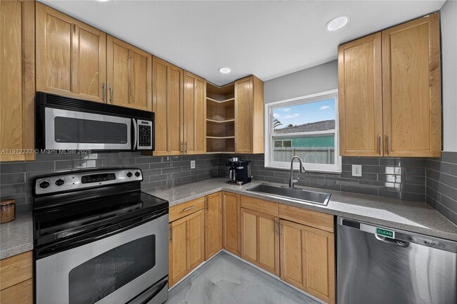 Building Photo - 3130 SW 16th St