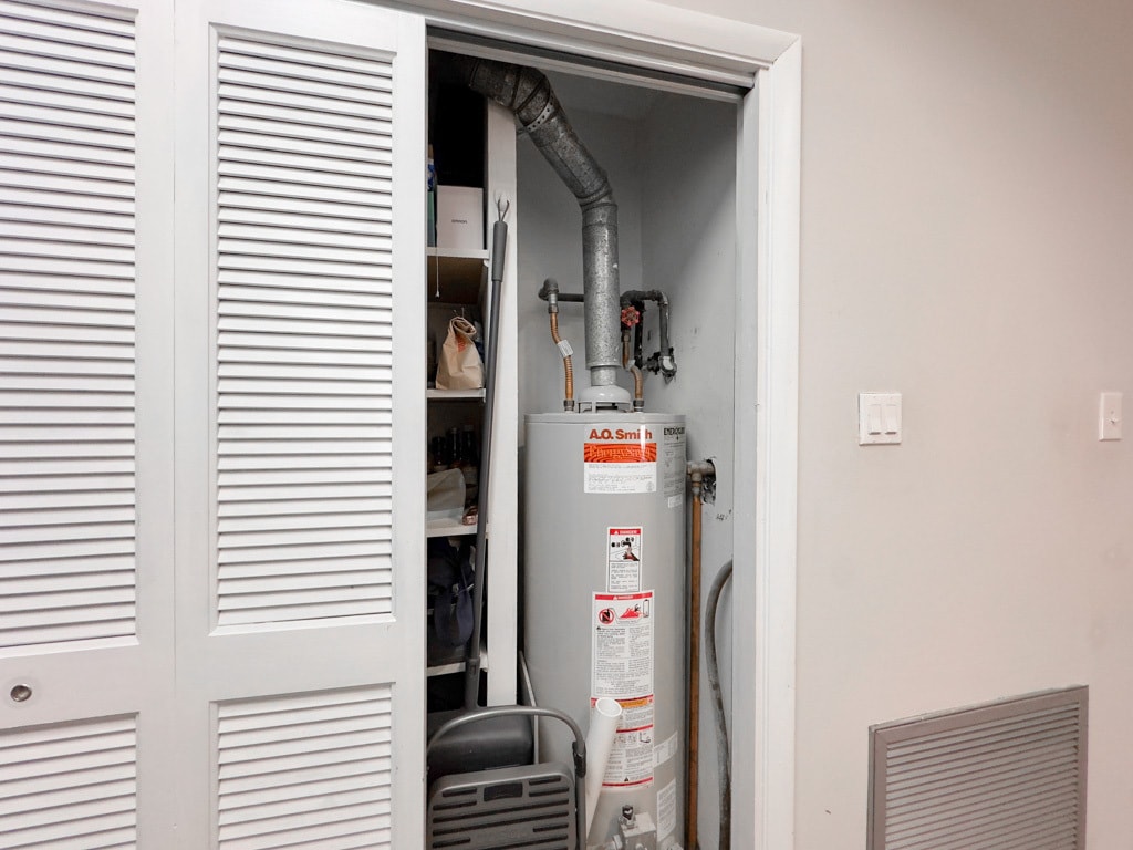 Building Photo - 2136 N Clifton Ave