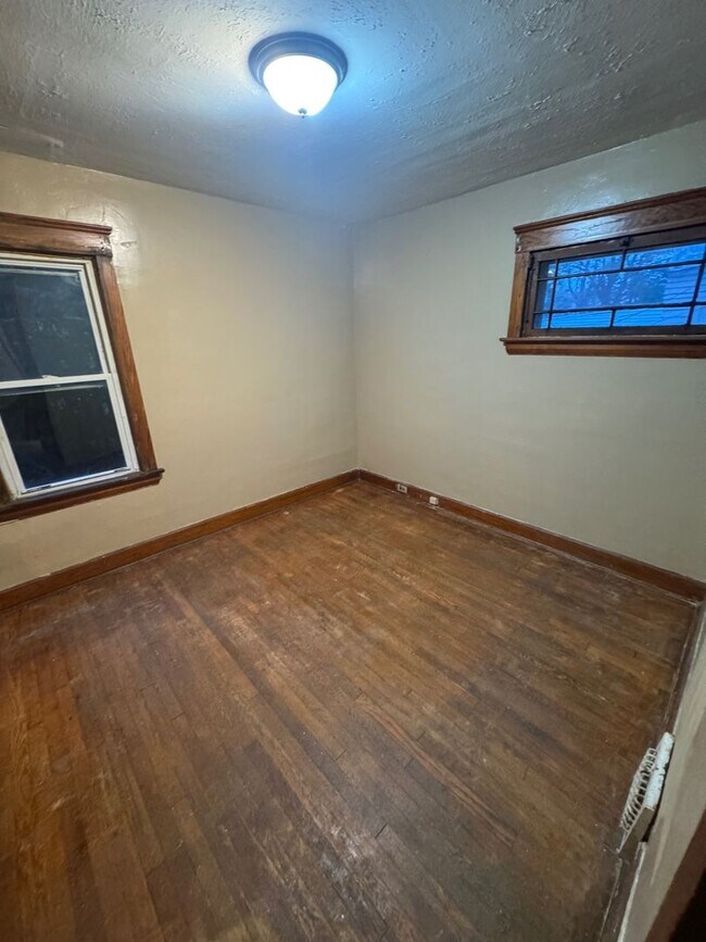 Building Photo - 7505 Halle Ave