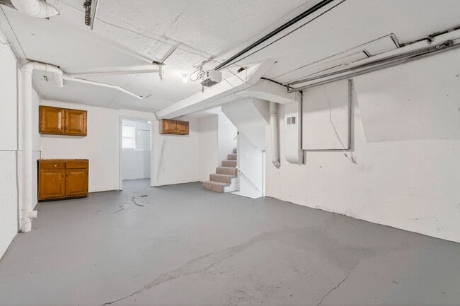 Building Photo - Gorgeous 3/2 townhome in Blue Springs!