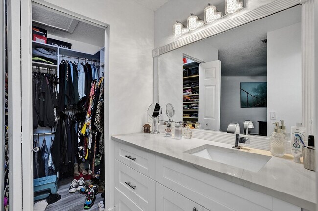 Building Photo - 3633 NW 6th St