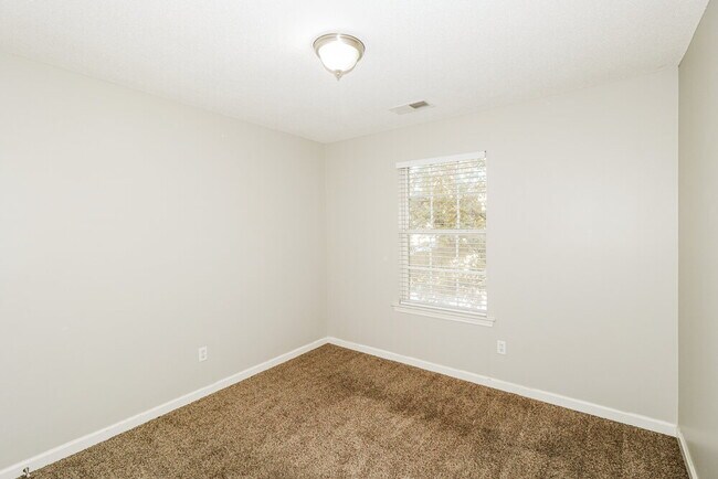 Building Photo - 3899 Neyland Valley Dr