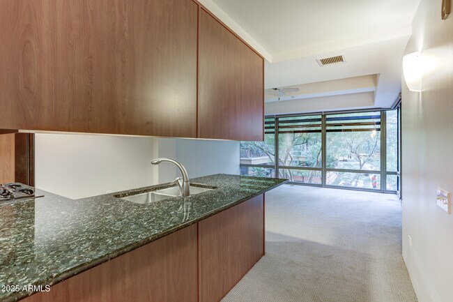 Building Photo - 7137 E Rancho Vista Dr