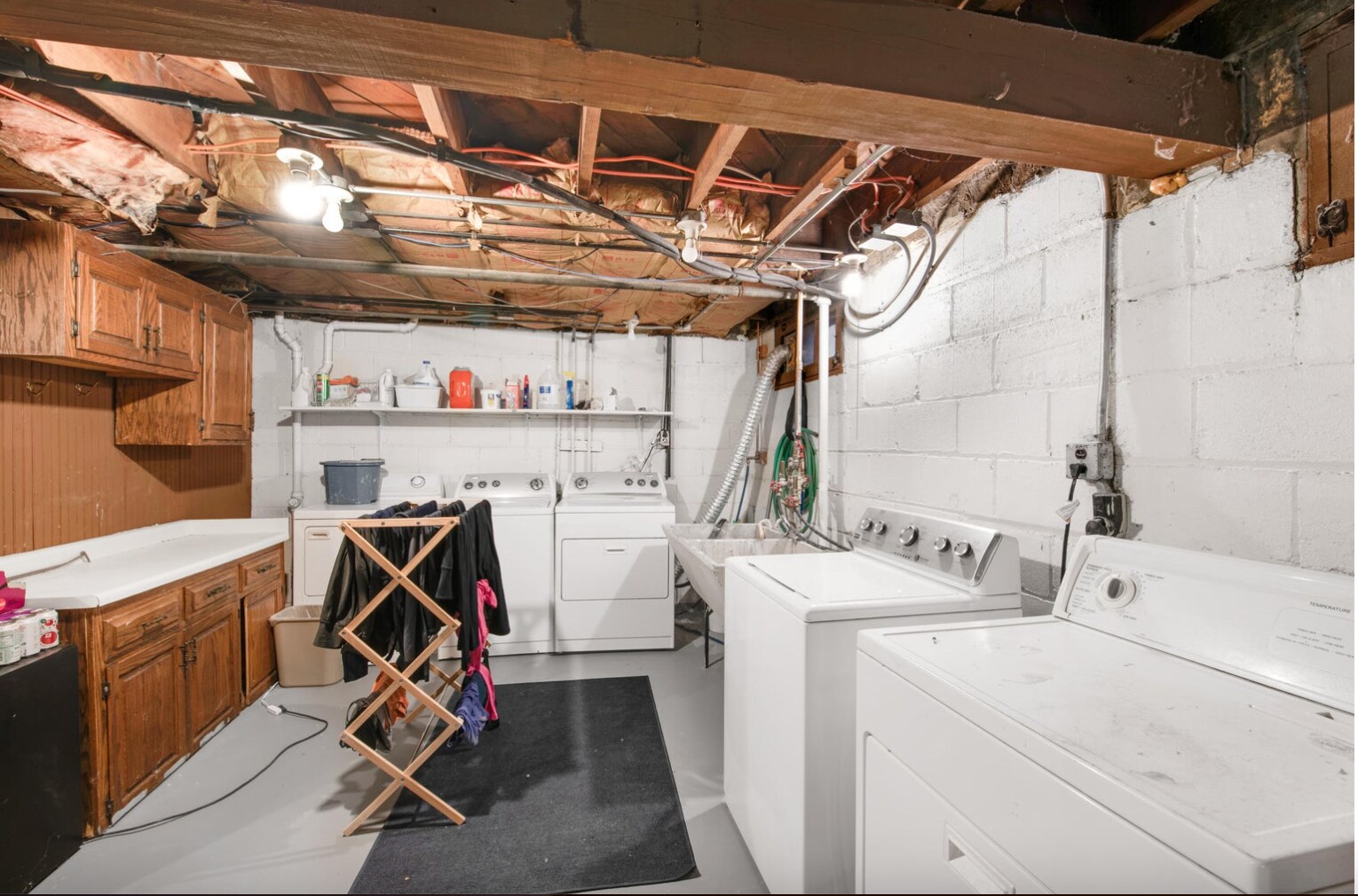 Separate Laundry - 6324 W Wells St