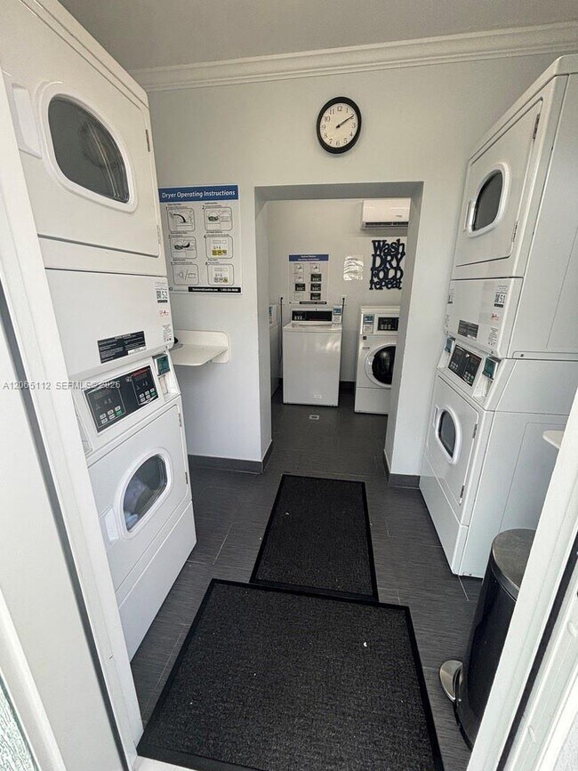 Building Photo - 7740 SW 54th Ct