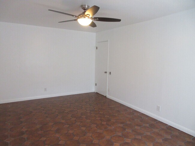 Building Photo - Beautiful Porter Ranch 3 Bedroom home on B...